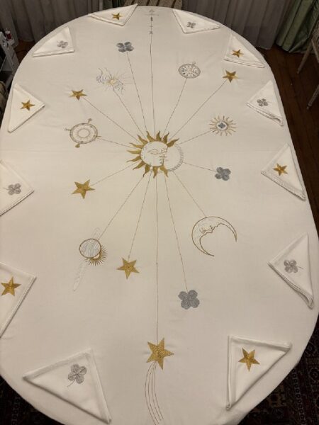 Nappe blanche motifs astrales