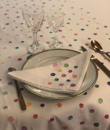 Serviettes de table brodées aux motifs de la nappe