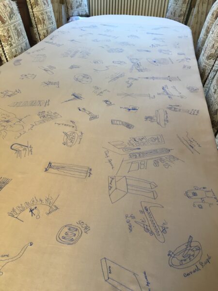 Un carnet de voyage transformé en Nappe brodée
